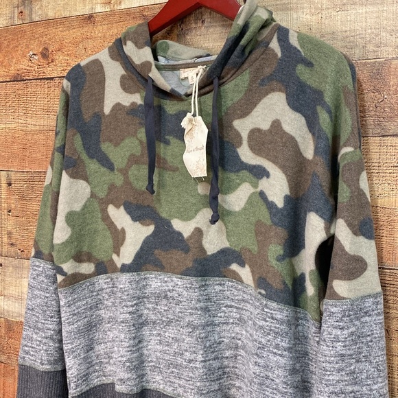 Hem & Thread Cozy Camo Contrast Hoodie NWT - Picture 2 of 5